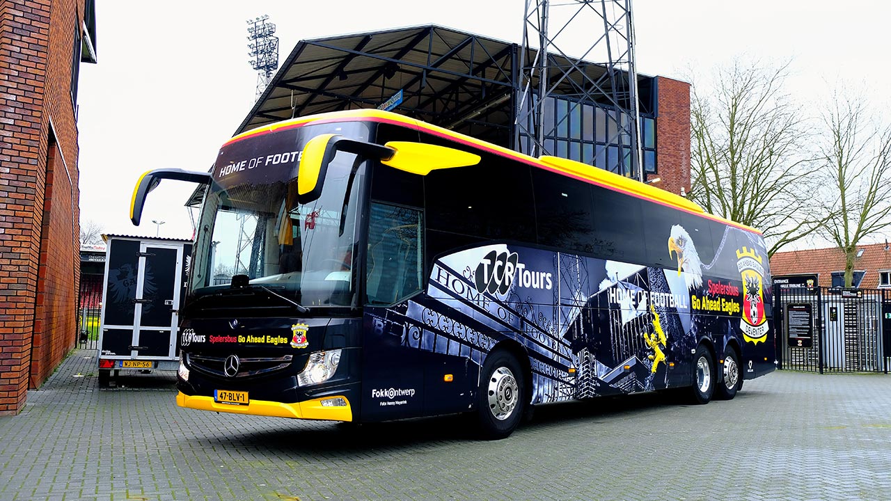Nieuwe spelersbus voor Go Ahead Eagles
